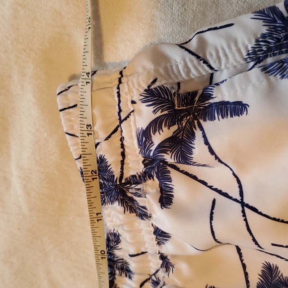 Spicy Tuna Blue and White Palm Tree Swim Hawaiian Sz. M Swim Trunks w Pockets - Picture 8 of 13